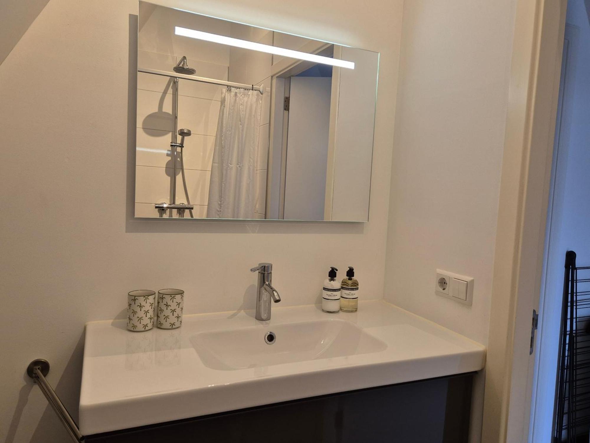 Fab City Apartment อัลค์มาร์ ภายนอก รูปภาพ